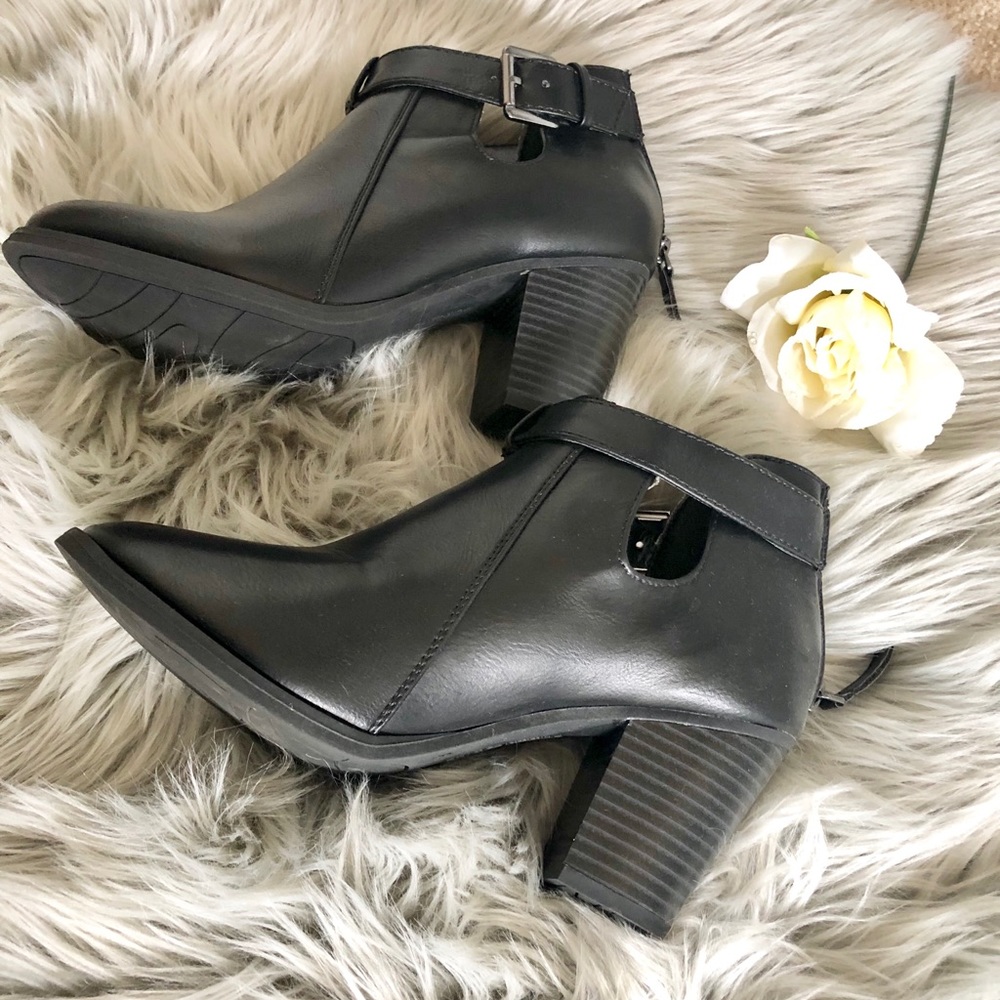 American Eagle boots
